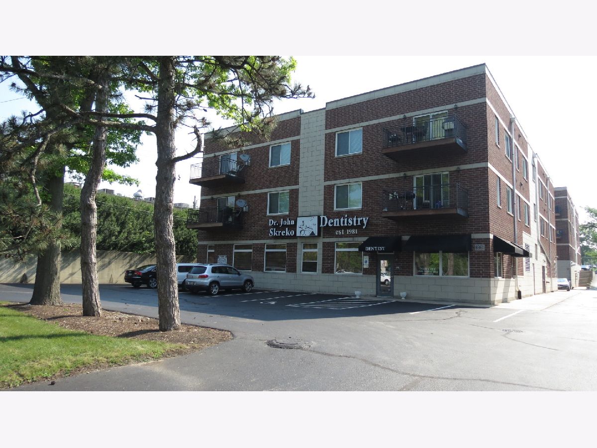 Rented Indian Head Park Illinois, 6961 Vine
