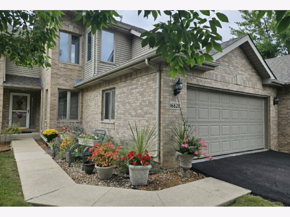 Townhomes & Homes Sold Crystal Cove Tinley Park Illinois, 16628 Kildare