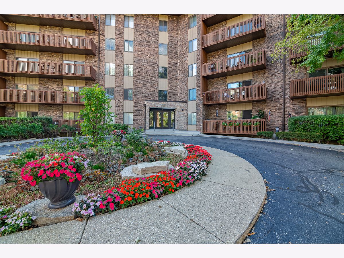 Condominiums Sold Medinah On The Lake Bloomingdale Illinois, 120 Lakeview