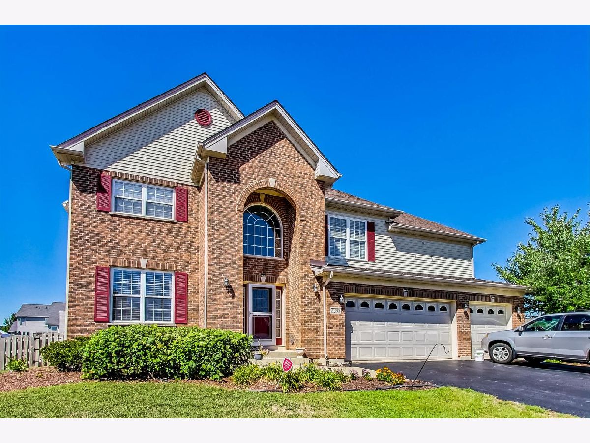 Homes Sold Greenshire Lake In The Hills Illinois, 5263 Greenshire