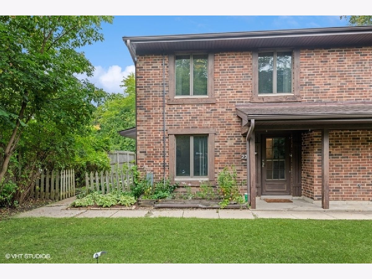 Townhomes & Homes Sold Villas By The Lake Vernon Hills Illinois, 227 Court Of Shorewood