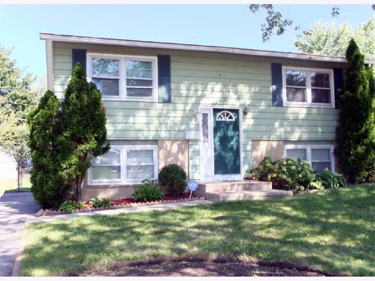 Homes Rented Castle Crest Waukegan Illinois, 2312 Dover