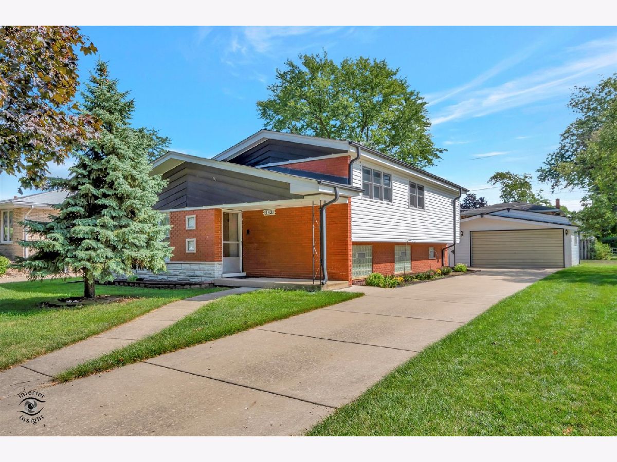 Homes & Condominiums Sold Longwood Acres Oak Lawn Illinois, 10341 Keeler