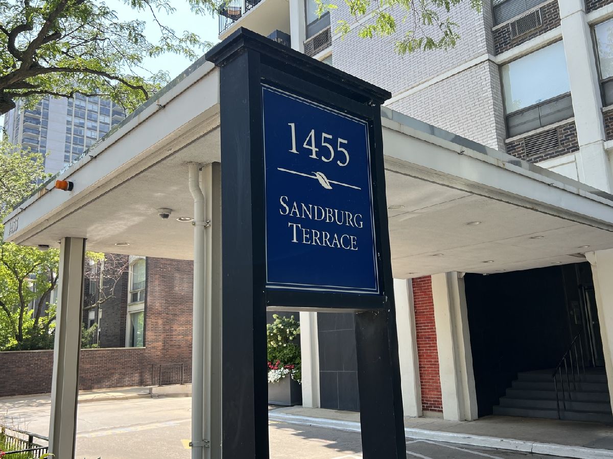Condominiums Rented Bryant House Chicago Illinois, 1455 Sandburg