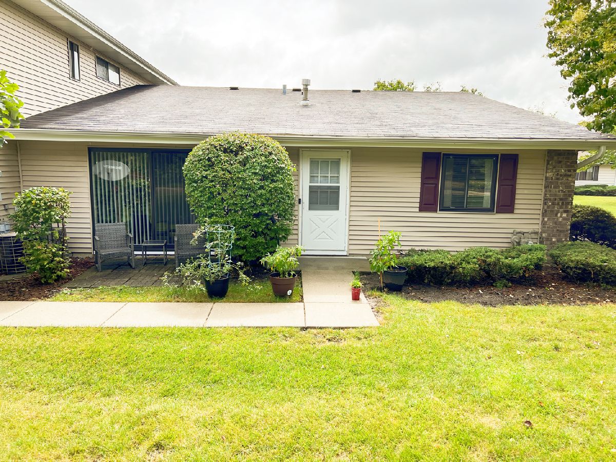 Townhomes & Condos & Homes Rented Weathersfield Commons Schaumburg Illinois, 4 Eastham