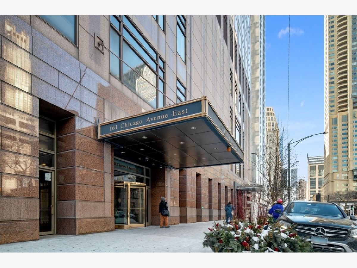 Condominiums Rented Olympia Centre Chicago Illinois, 161 Chicago