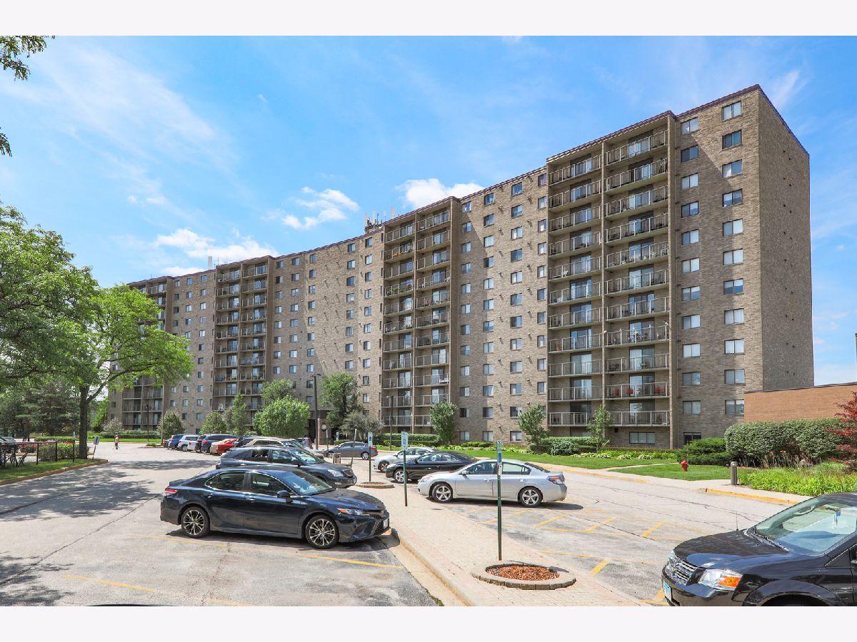 Condominiums Rented Lake Hinsdale Towers Willowbrook Illinois, 6340 Americana