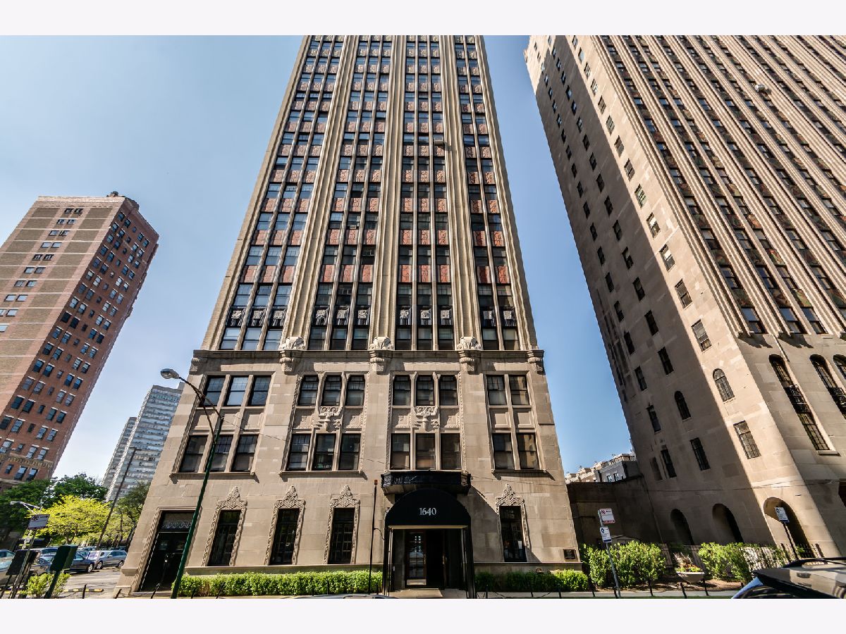 Condominiums Rented The Narragansett Chicago Illinois, 1640 50th