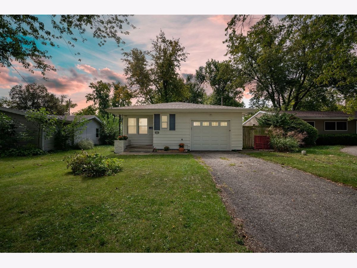 Homes & Condos & Townhomes Sold Town & Country Bloomington Illinois, 2205 Peirce