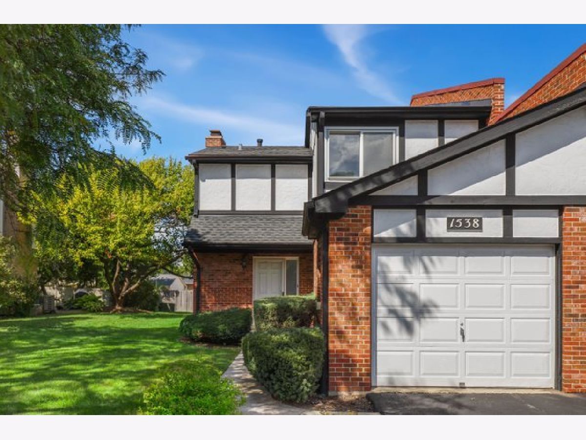 Townhomes Sold Roundtree Commons Elk Grove Village Illinois, 1538 Columbia