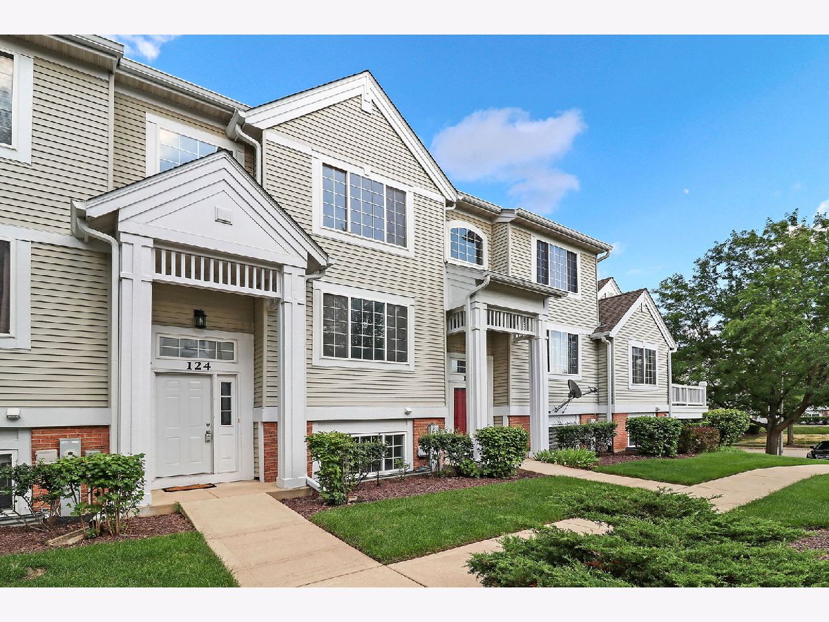 Townhomes & Condos Sold Polo Club Pointe Glendale Heights Illinois, 124 Andover