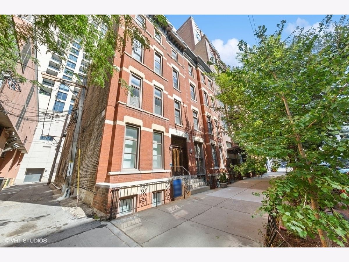Condominiums Sold River North Commons Chicago Illinois, 156 Huron
