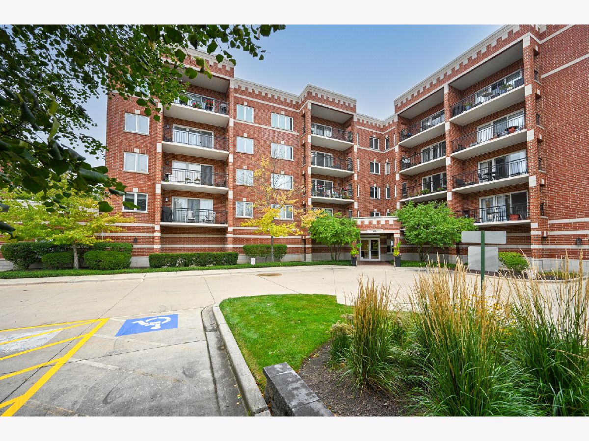 Condominiums Sold Waterford Place Wheaton Illinois, 405 Front