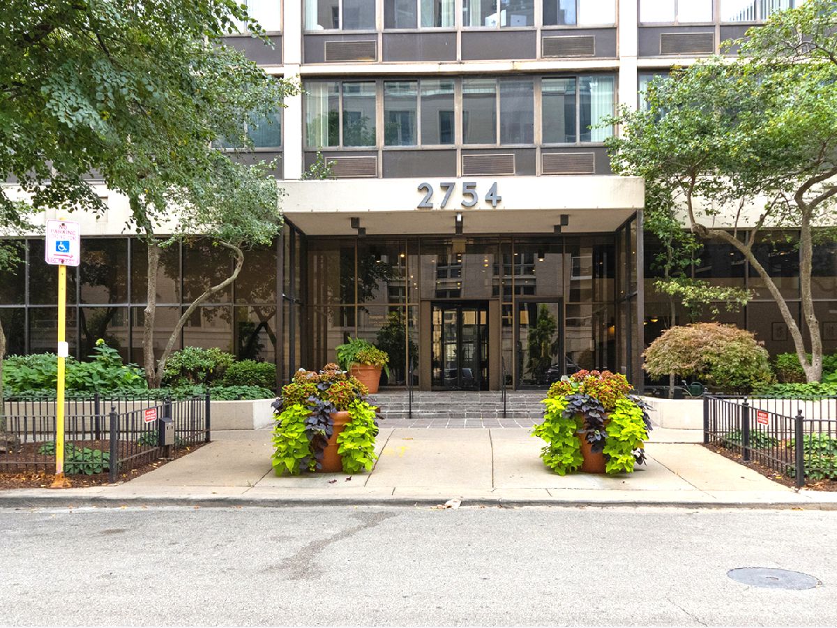 Condominiums Sold Hampden Tower Chicago Illinois, 2754 Hampden