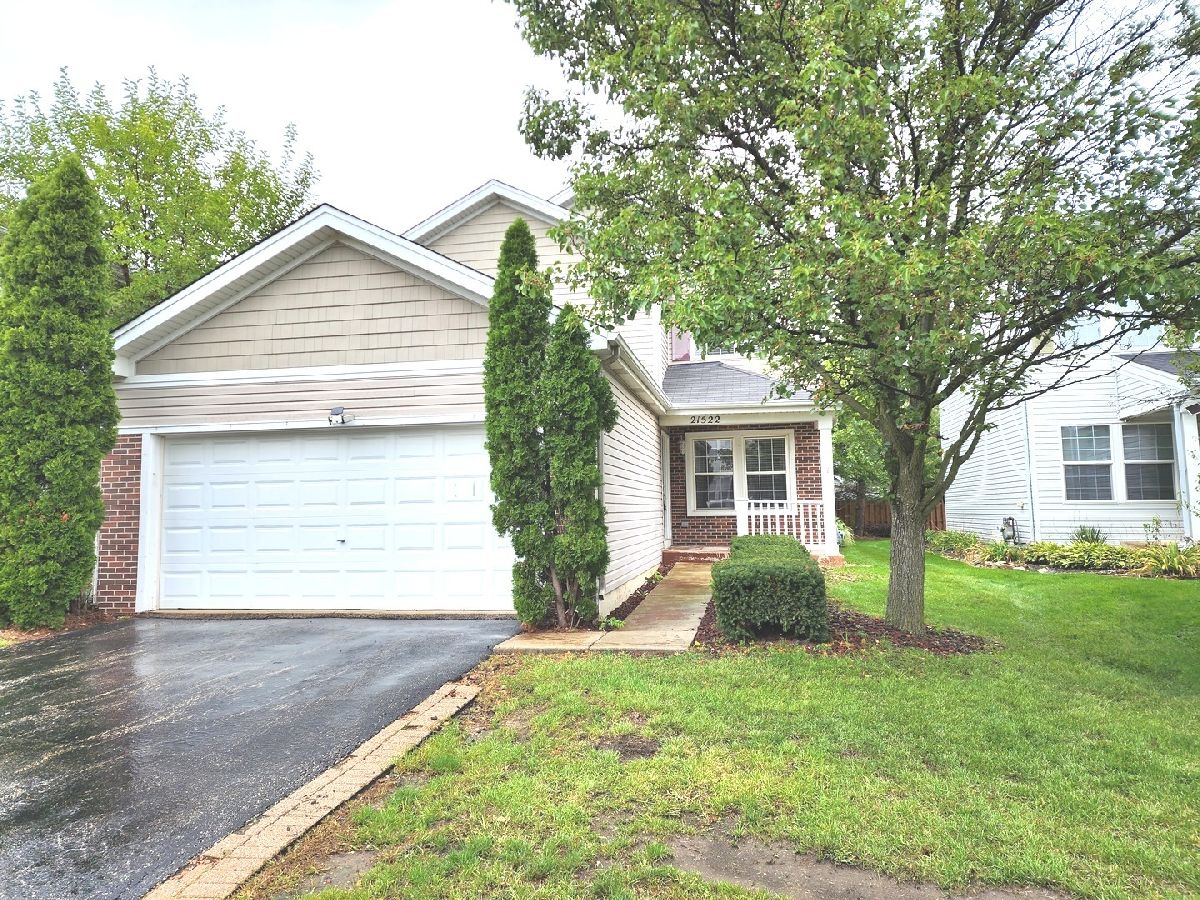 Homes & Townhomes Sold Renwick Club Crest Hill Illinois, 21522 Gray Wing