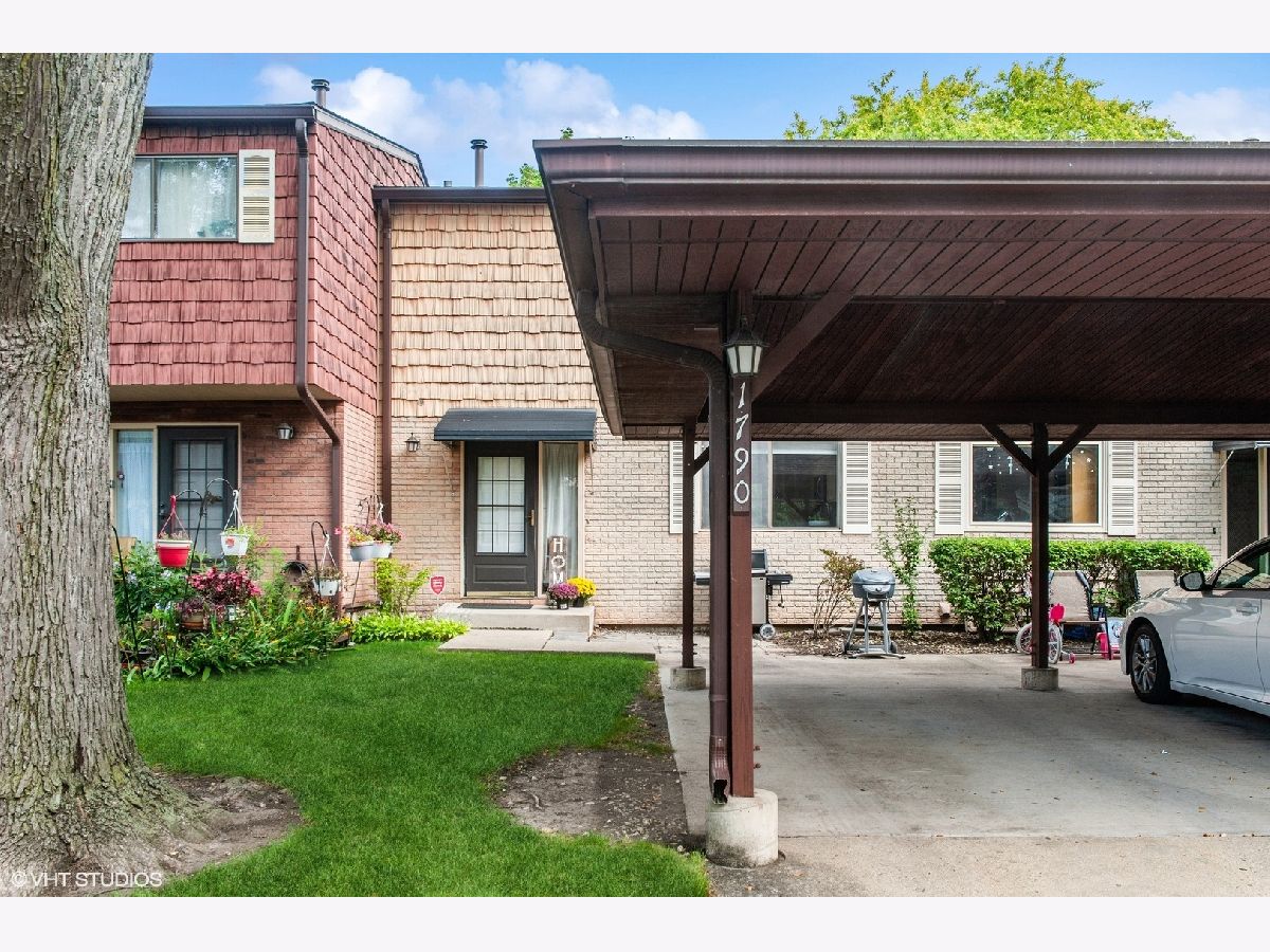 Townhomes Sold Tahoe Village Wheeling Illinois, 1790 Delaware