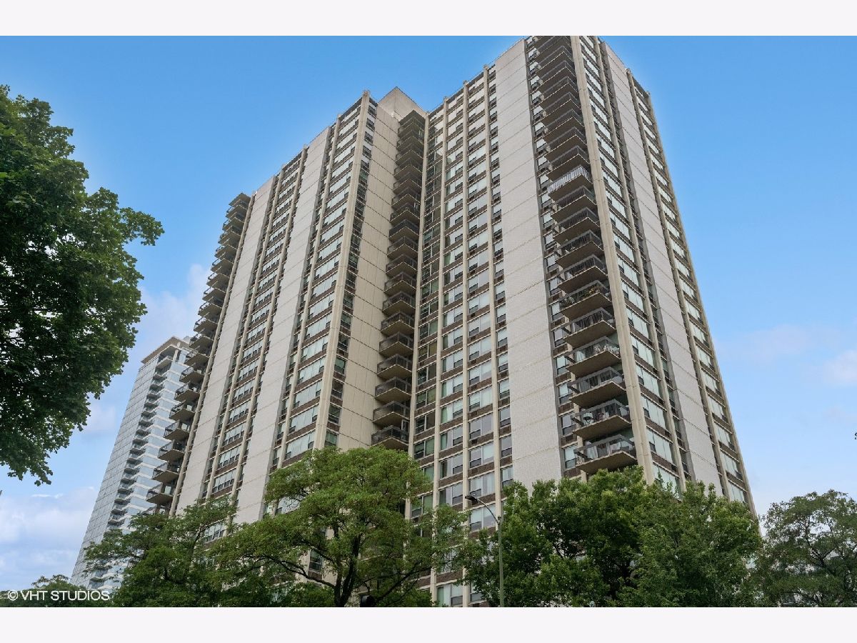 Condominiums Rented Eliot House Chicago Illinois, 1255 Sandburg