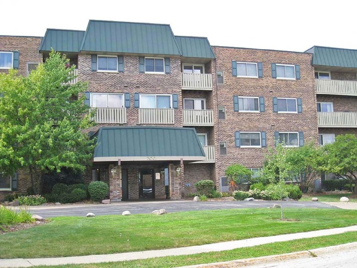 Condominiums Sold 12 Oaks Elk Grove Village Illinois, 700 Perrie