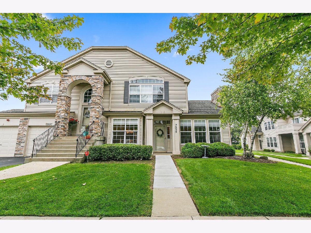 Townhomes & Homes Sold Grand Pointe Meadows West Dundee Illinois, 2555 Oak