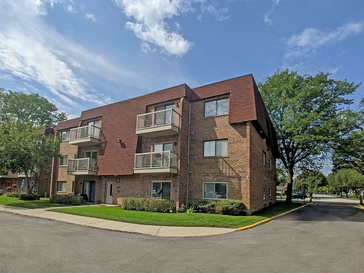Condominiums Sold Central Village Mount Prospect Illinois, 709 Central