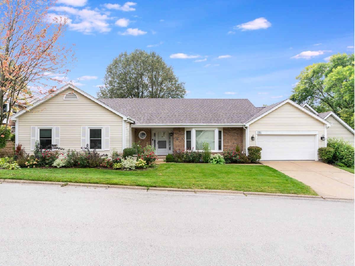 Townhomes & Condos & Homes Sold River Bend Naperville Illinois, 417 River Bluff