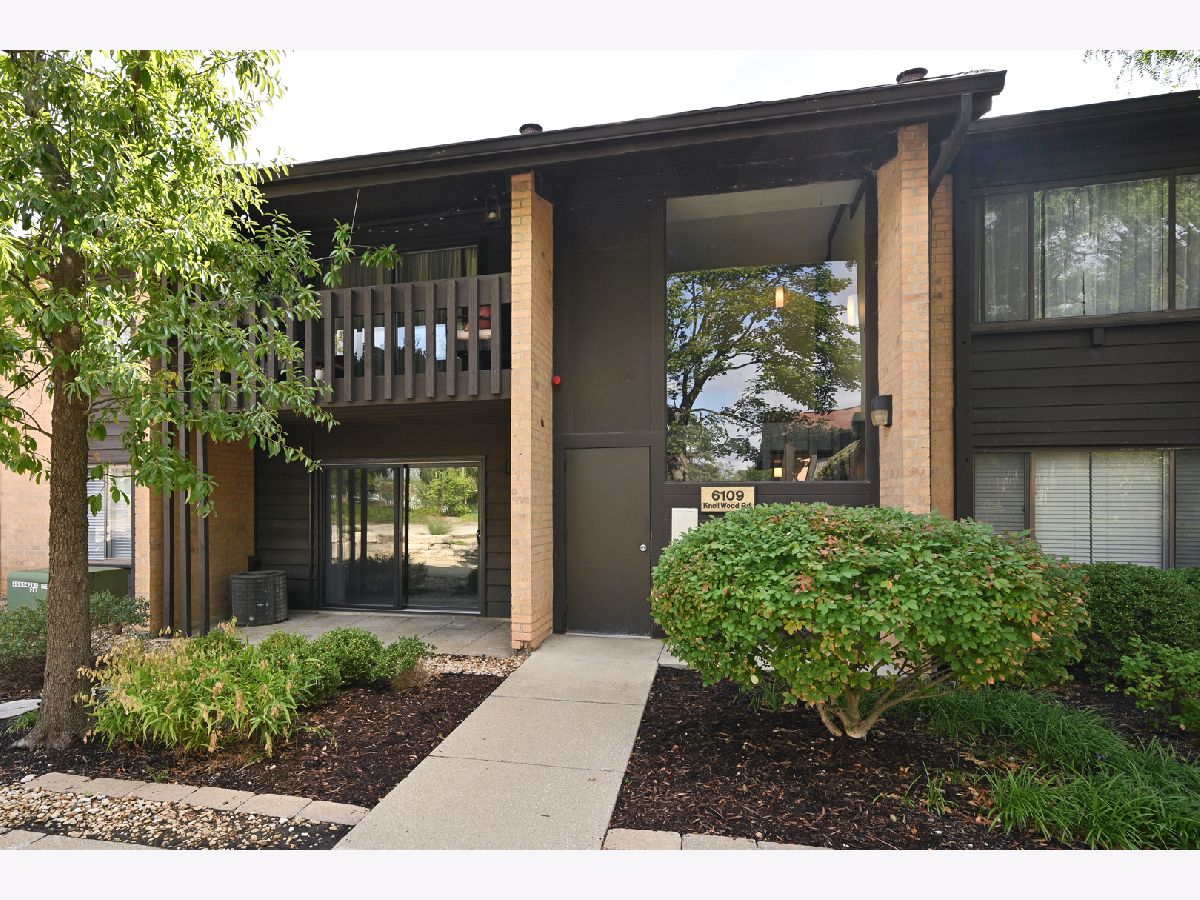 Condominiums Sold The Knolls Willowbrook Illinois, 6109 Knoll Wood