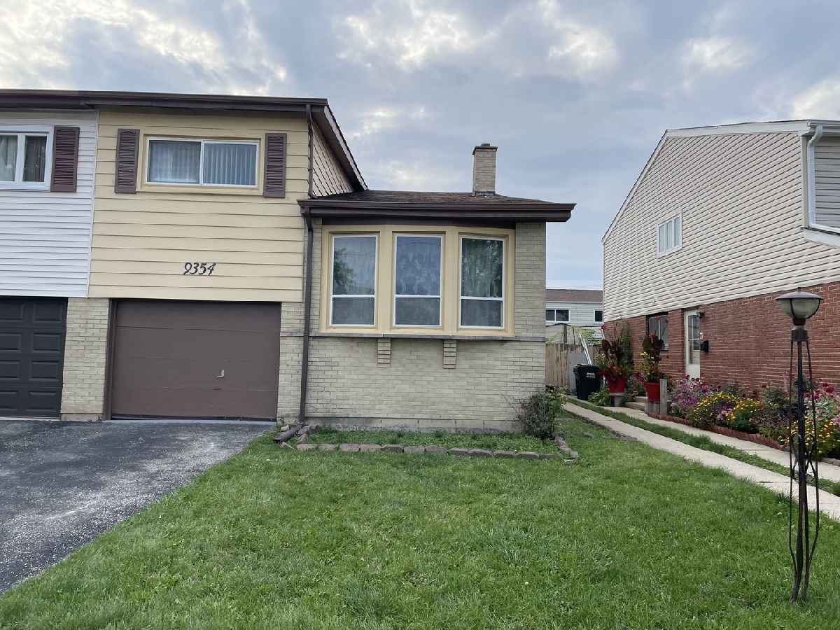 Condos & Townhomes Sold West Golf Mill Duplexes Des Plaines Illinois, 9354 Twin Oaks