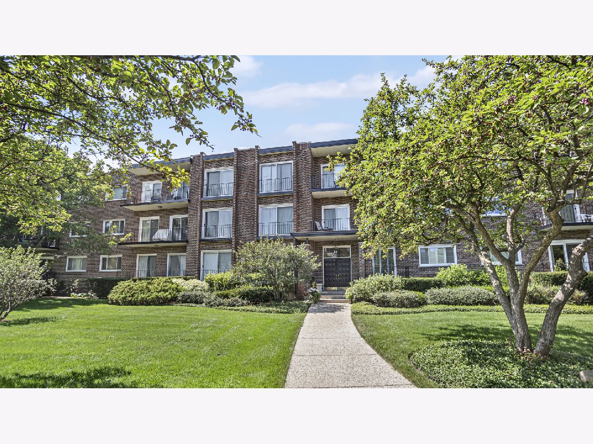 Condominiums Sold Crystal Point Lake Forest Illinois, 1260 Western