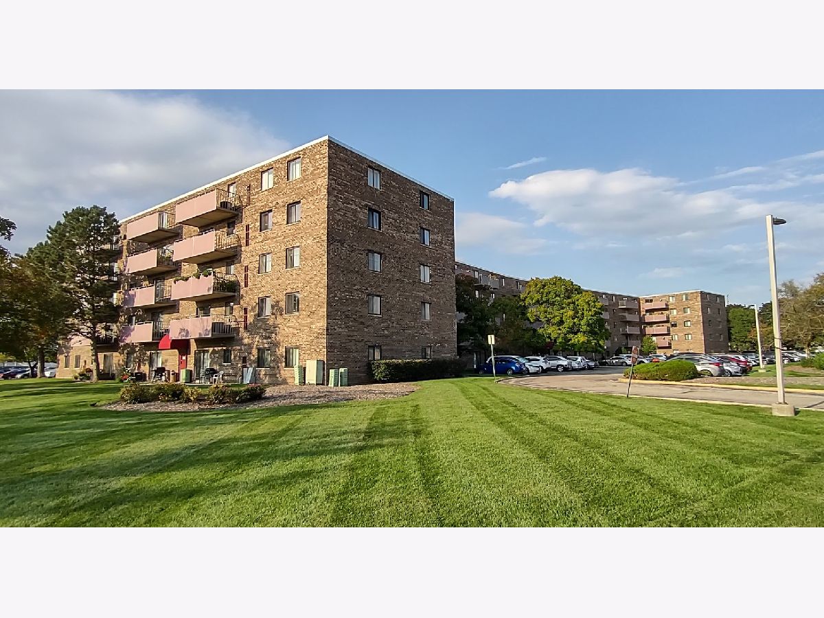 Condominiums Sold Country Lane Park Schaumburg Illinois, 1460 Fairlane