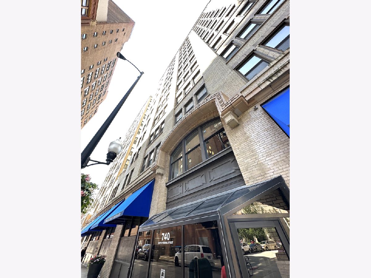 Condominiums Rented Printers Square Chicago Illinois, 740 Federal