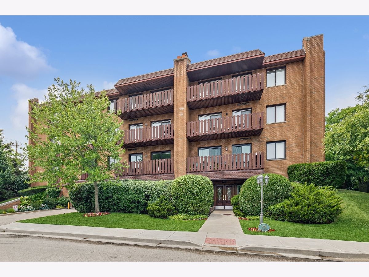 Condominiums Rented Americana Highland Park Illinois, 1795 Lake Cook