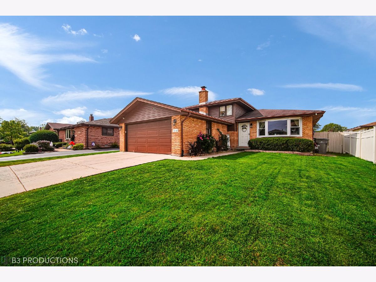Homes Sold Green Acres Orland Hills Illinois, 16734 Vicky