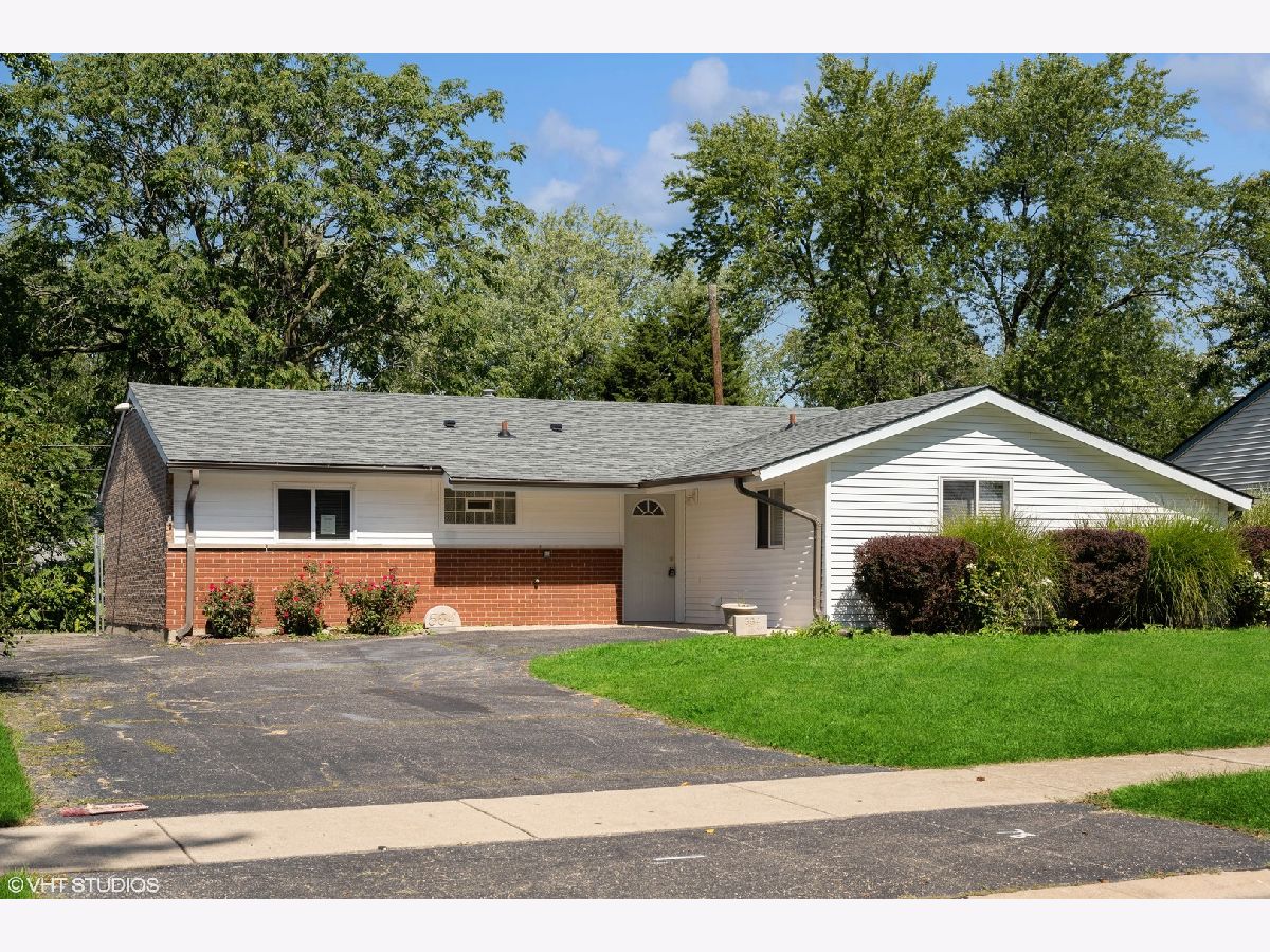 Homes For Sale Kings Park Bolingbrook Illinois, 564 White Oak Road