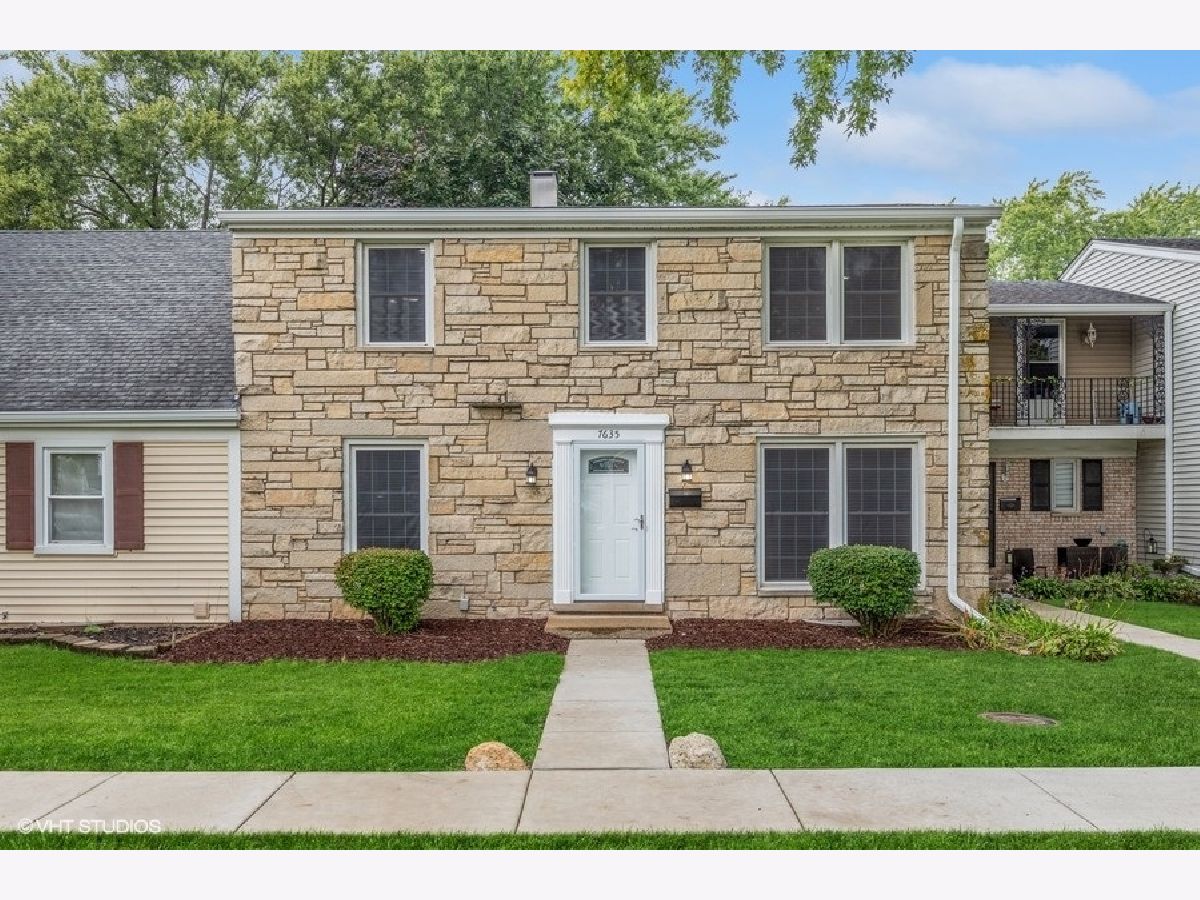 Townhomes Sold Olde Salem Hanover Park Illinois, 7635 Manchester Manor