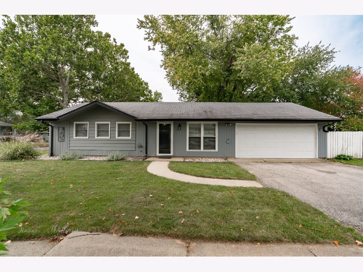 Homes & Condos & Townhomes Sold Holiday Knolls Bloomington Illinois, 1402 Mount Vernon