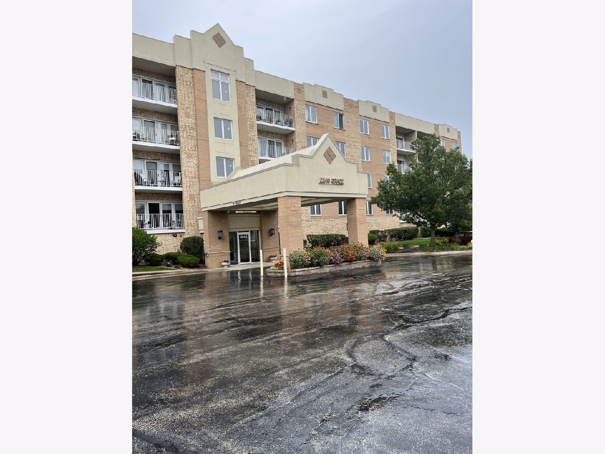 Condominiums & Homes Sold Liberty Square Lombard Illinois, 2240 Grace