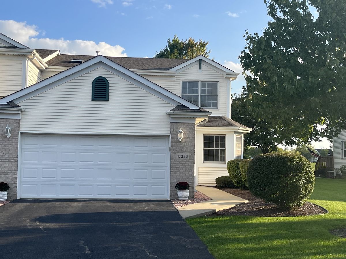 Townhomes & Condos & Homes Sold Broken Arrow Lockport Illinois, 17320 Long Bow