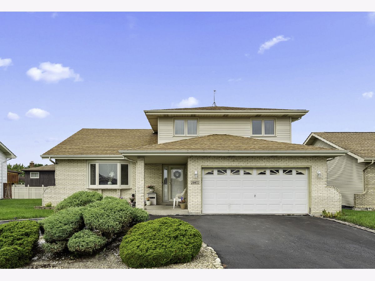 Homes & Condos & Townhomes Sold Lynwood Terrace Lynwood Illinois, 20072 Marlin