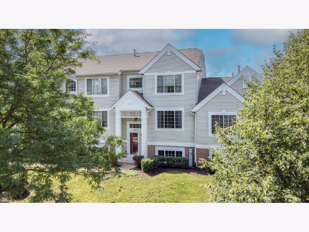 Townhomes & Condos Sold Polo Club Pointe Glendale Heights Illinois, 123 Andover