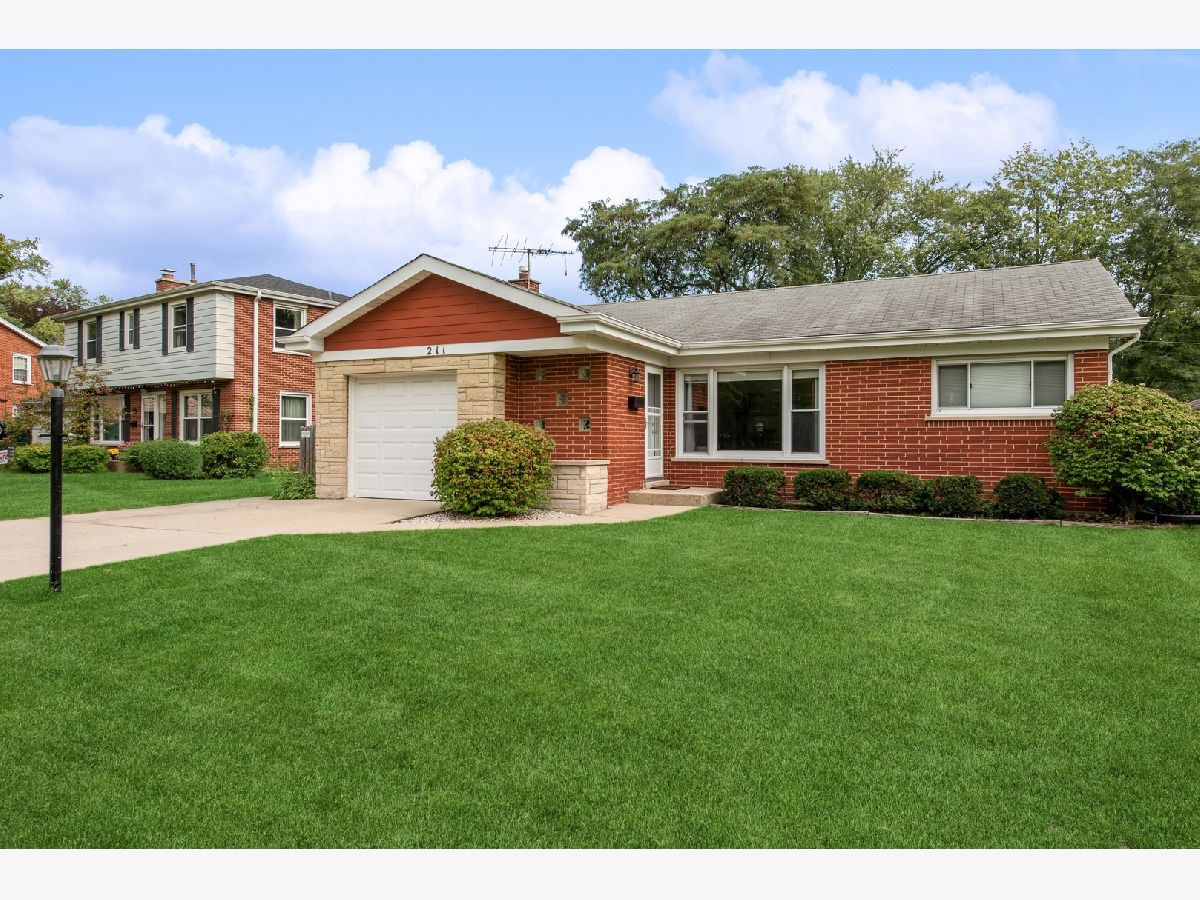 Homes Rented Westgate Arlington Heights Illinois, 211 Princeton