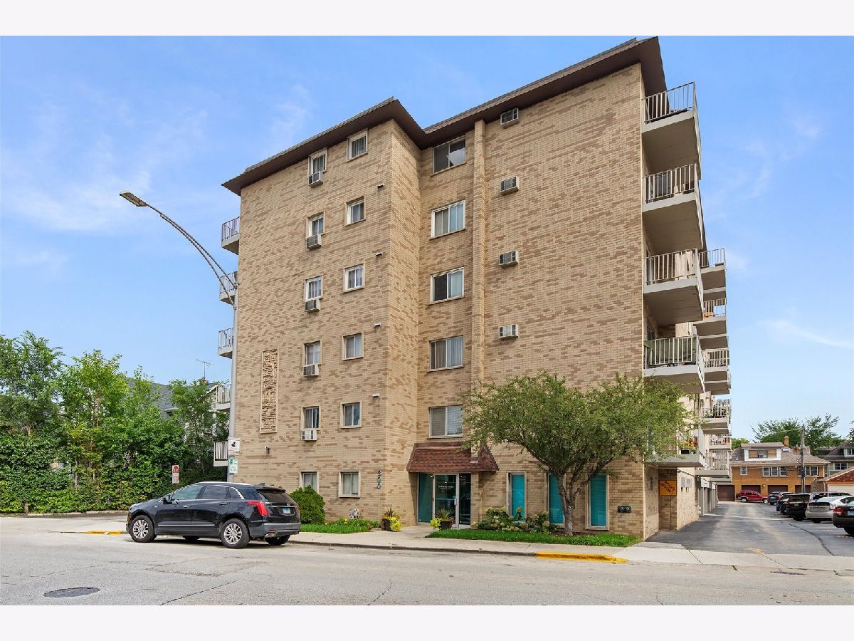 Condominiums Sold Harvard House Forest Park Illinois, 300 Circle