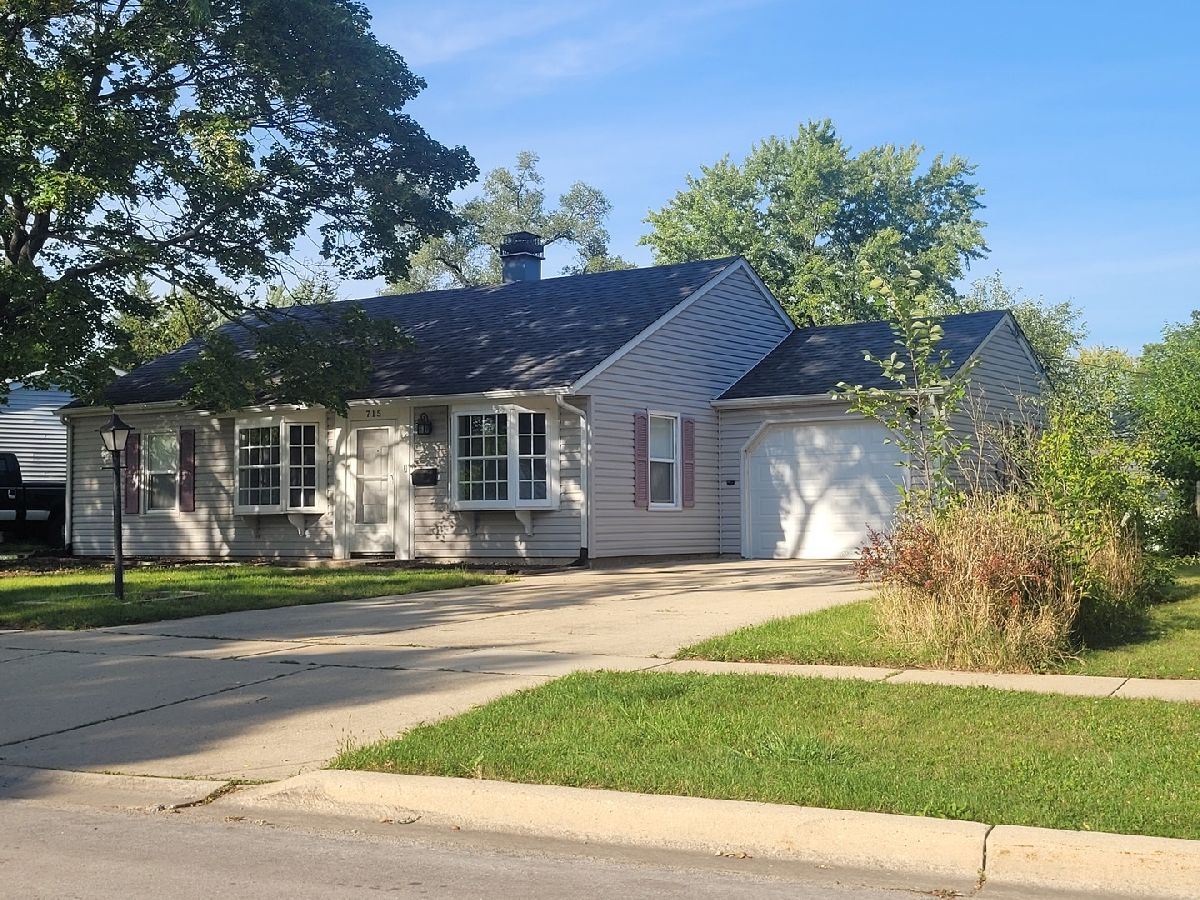 Homes & Townhomes Rented Woodland Heights Streamwood Illinois, 715 Lincolnwood