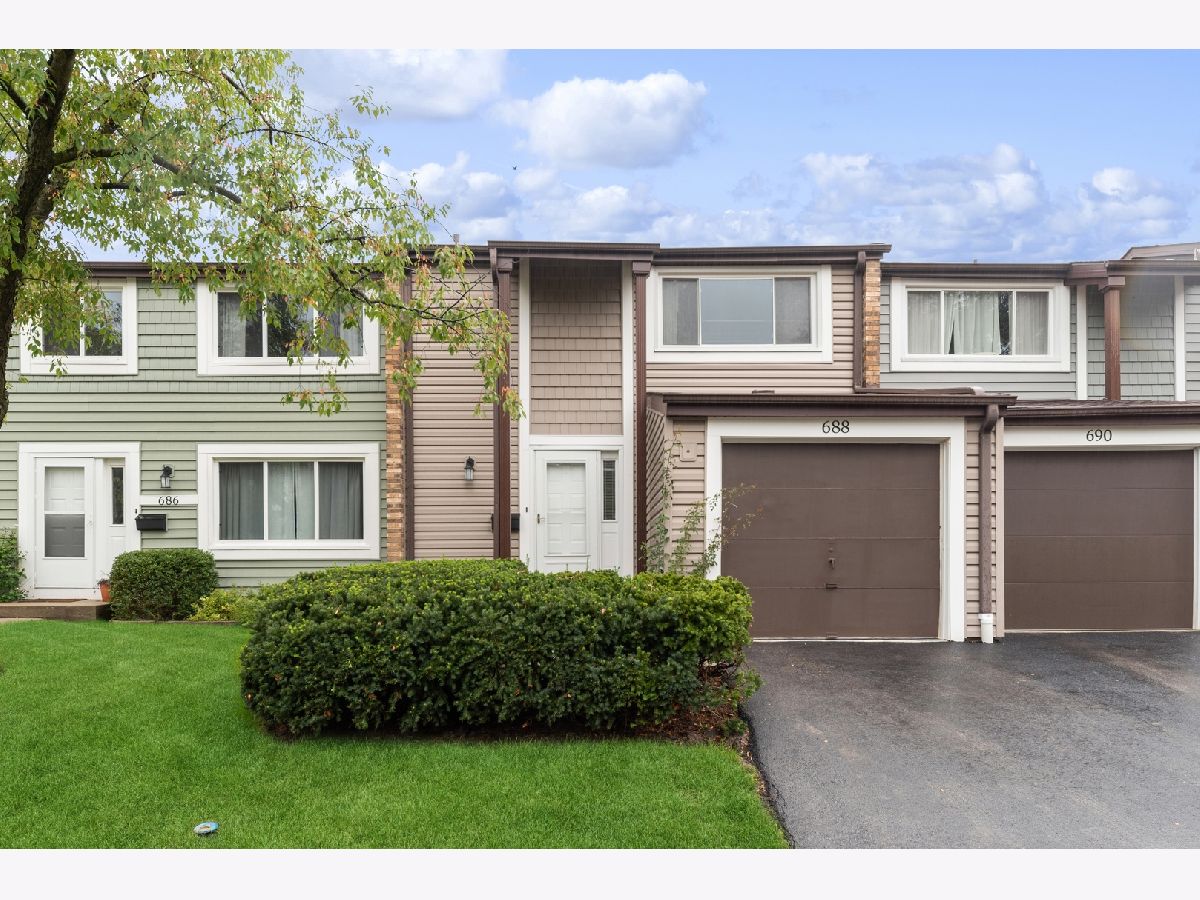 Townhomes Sold Lakeside Villas Wheeling Illinois, 688 Cedarwood