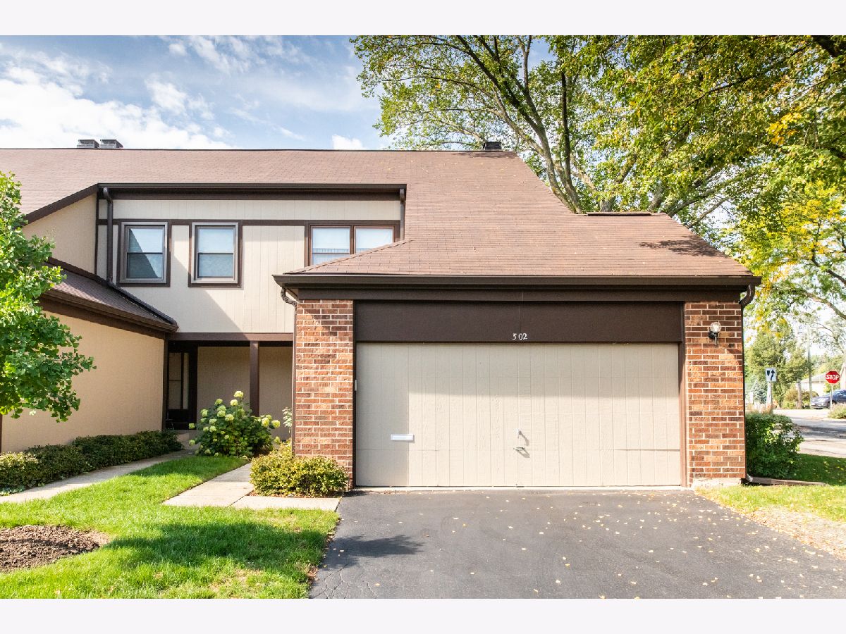 Townhomes Sold Shadowbend Wheeling Illinois, 302 Linden