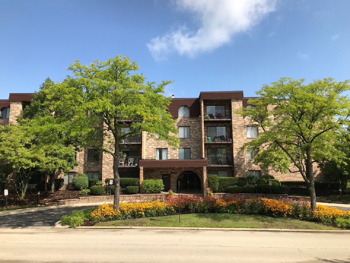 Condominiums & Homes Sold Salceda Del Norte Northbrook Illinois, 2150 Valencia
