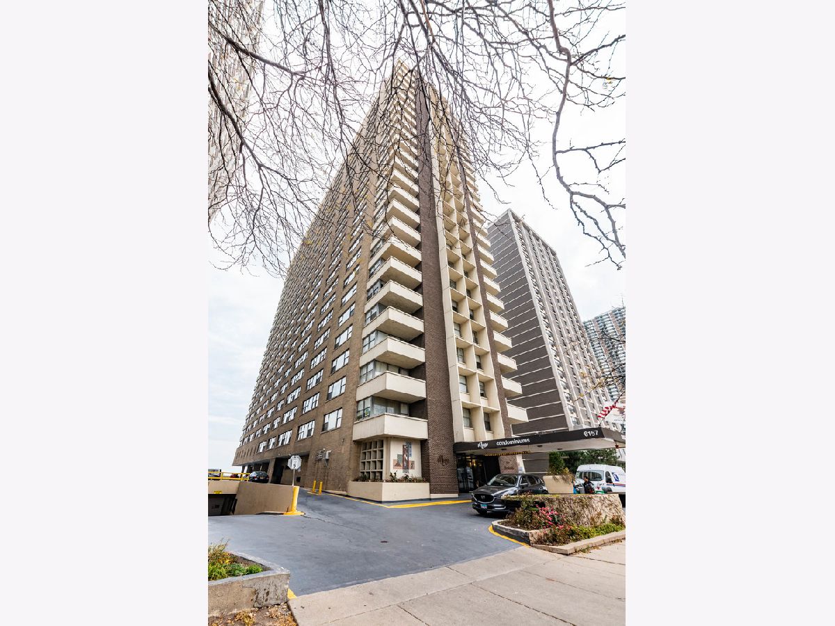 Condominiums Rented El Lago Chicago Illinois, 6157 Sheridan