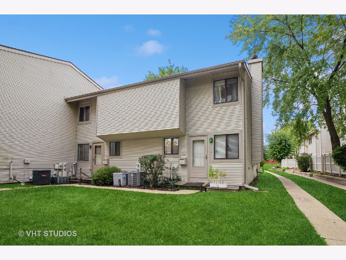 Townhomes Sold Del Lago Schaumburg Illinois, 1018 Casa