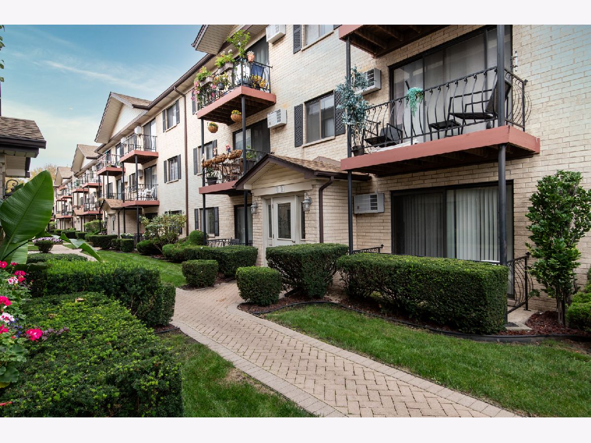 Condominiums Sold Forest Villa Chicago Illinois, 5159 East River