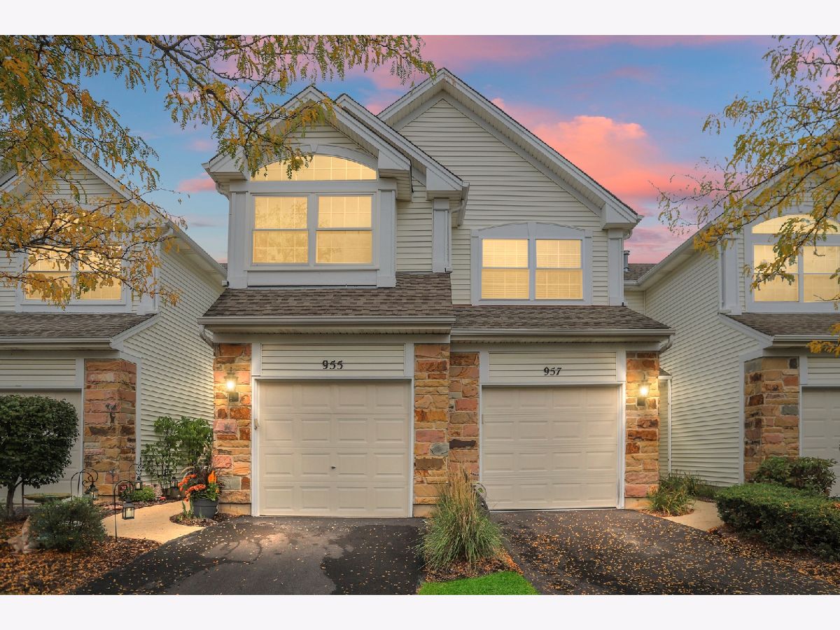 Townhomes Sold Windstone Crossing Lake In The Hills Illinois, 955 Mesa