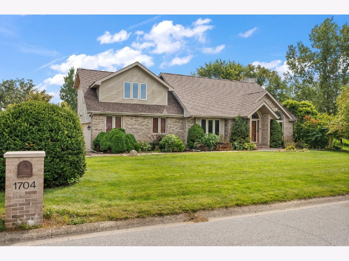  Sold Valparaiso Indiana, 1704 Meadowglen